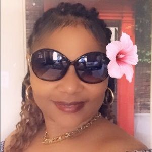 Meet your Posher, Leatha